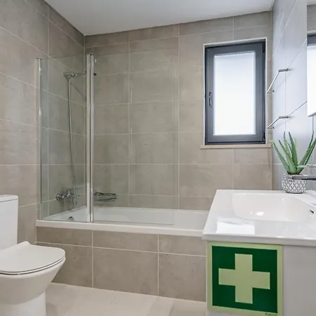 Bianca With Jacuzzi And Private Swimming Pool Villa *