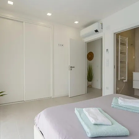 Bianca With Jacuzzi And Private Swimming Pool