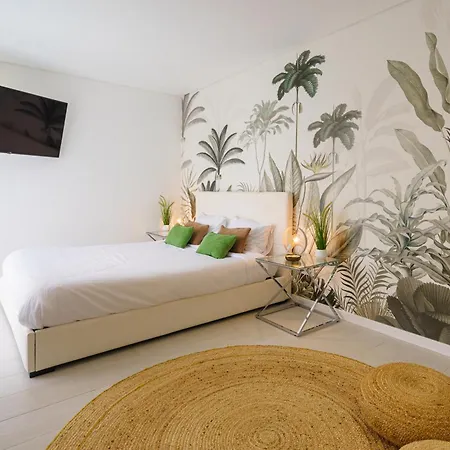 Bianca With Jacuzzi And Private Swimming Pool
