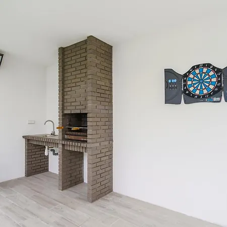 Bianca With Jacuzzi And Private Swimming Pool